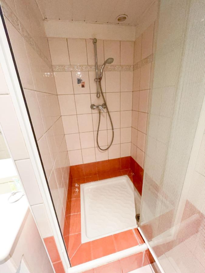 Spacieux Duplex Central Avec Terrasse Tropezienne 살롱드프로방스 외부 사진